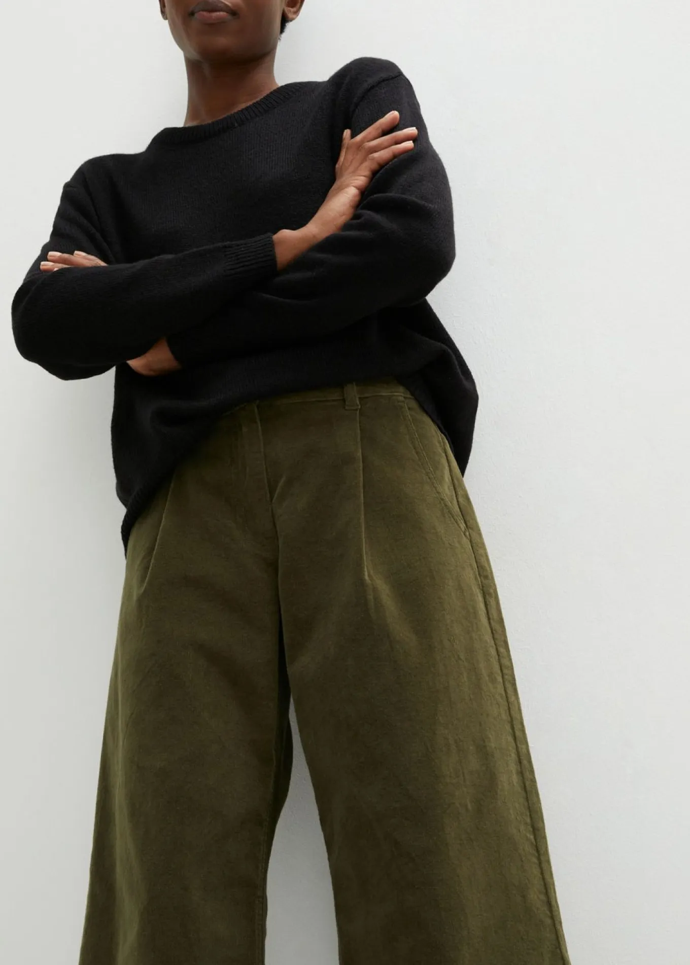 Pantalón ancho de pana elástica con cintura cómoda high waist, largo 7/8