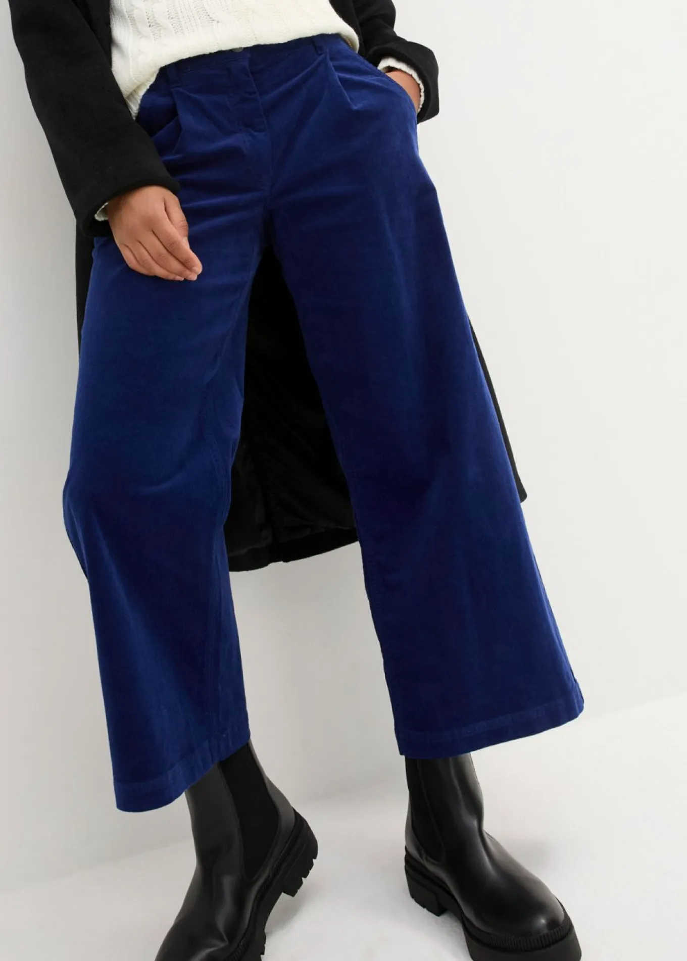 Pantalón ancho de pana elástica con cintura cómoda high waist, largo 7/8