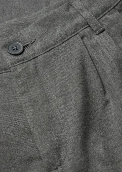 Pantalón ancho de pliegues