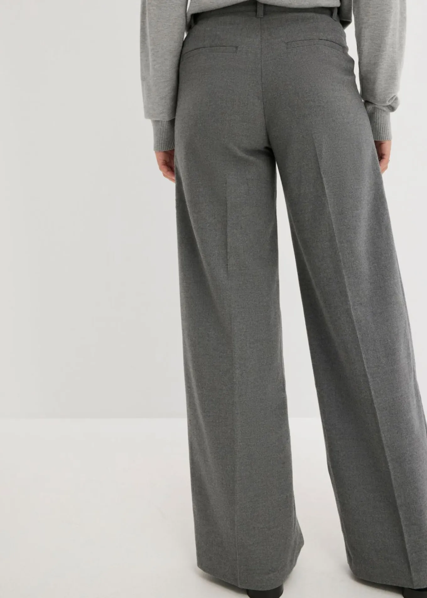 Pantalón ancho de pliegues