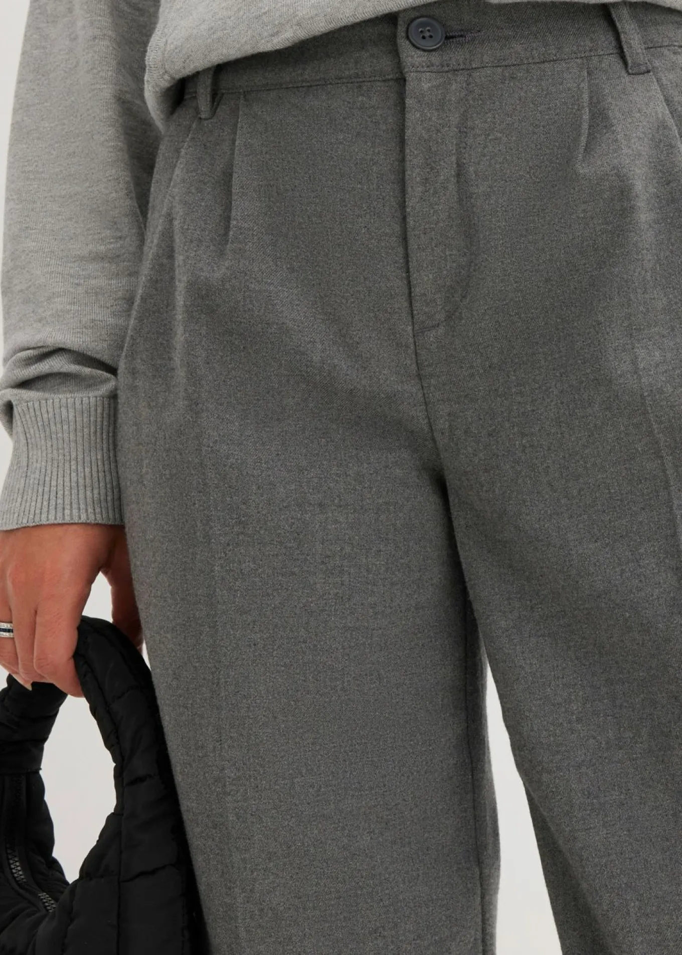 Pantalón ancho de pliegues