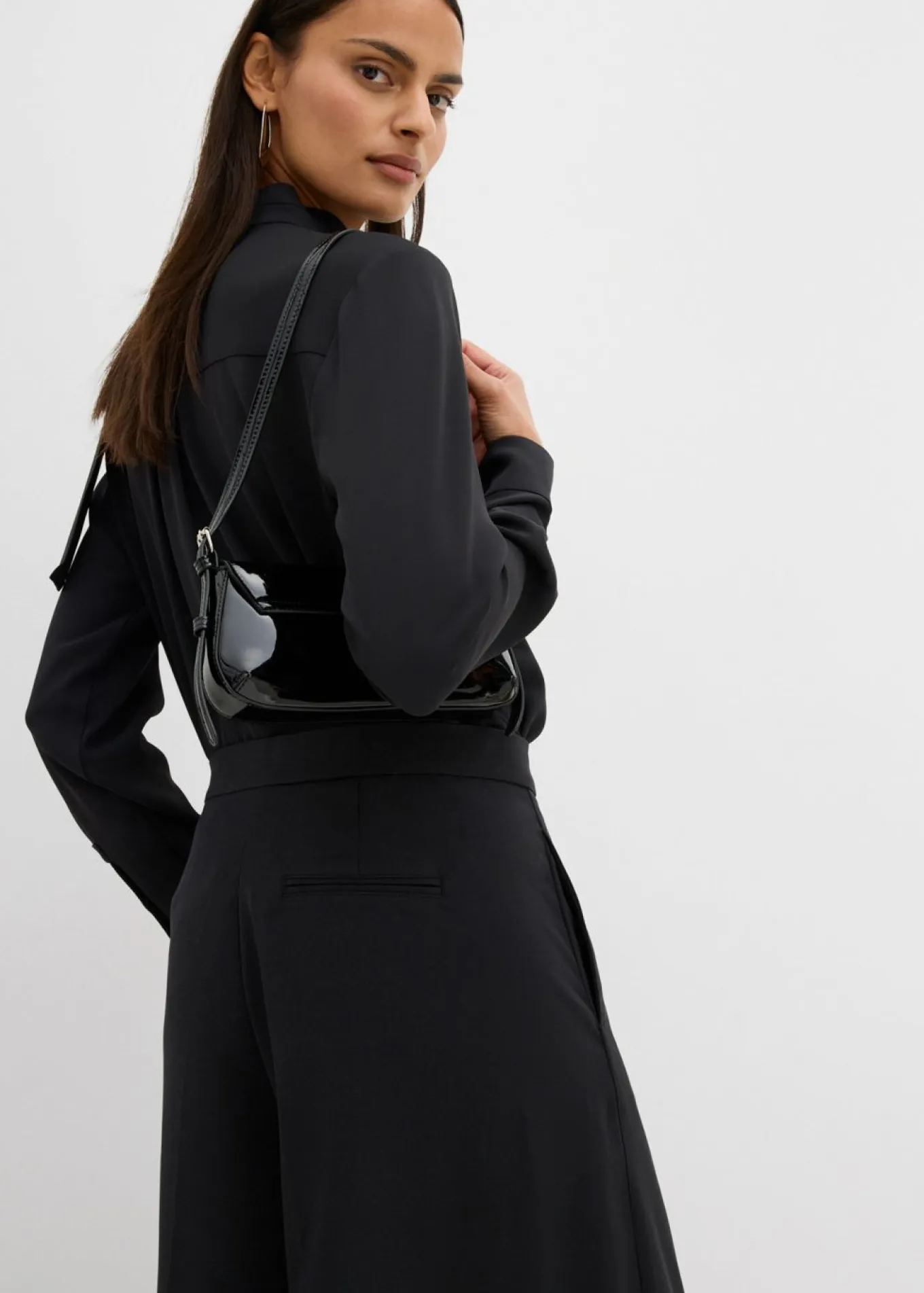 Pantalón ancho y fluido con cinturilla cómoda