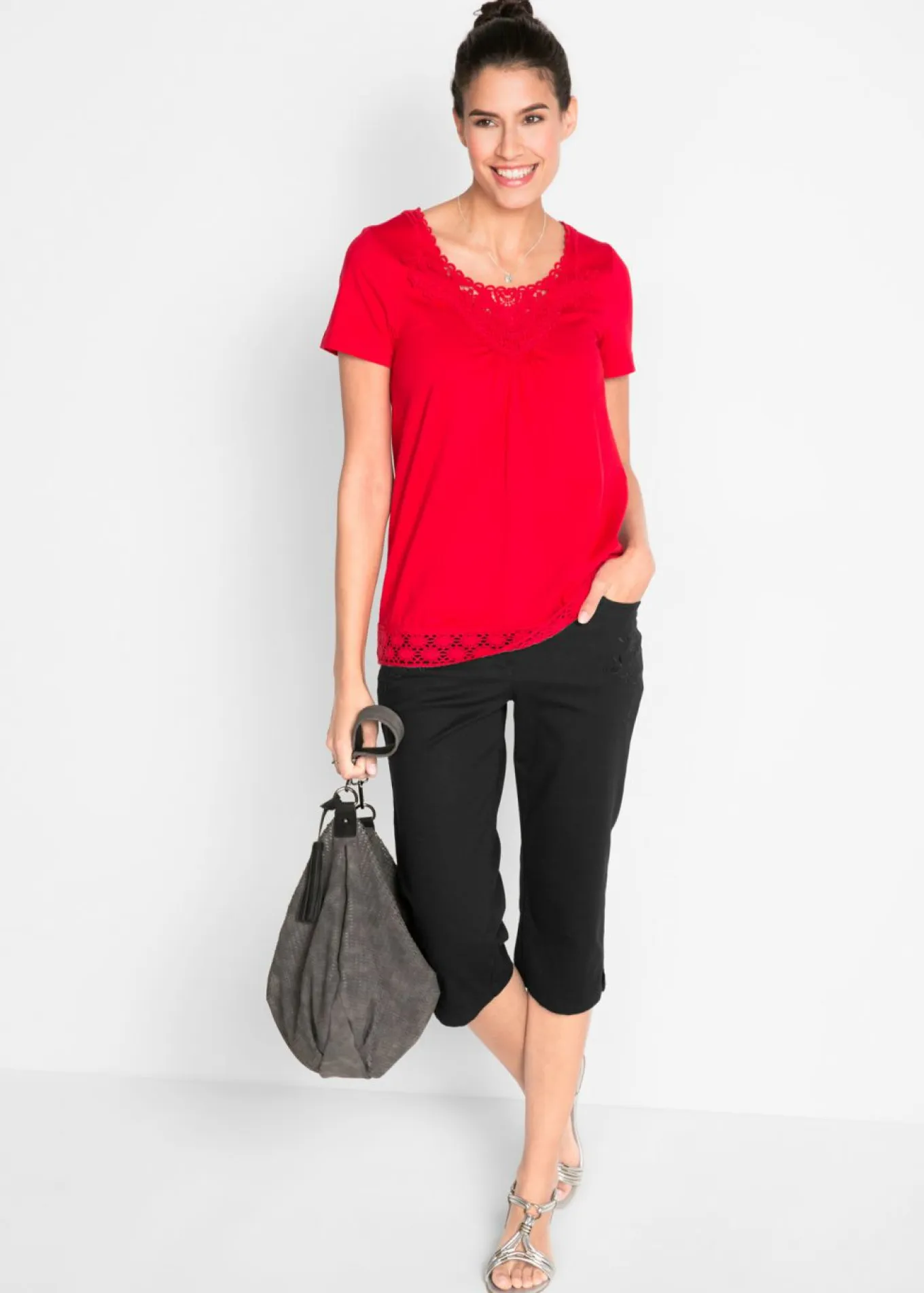 Pantalón capri de algodón con cintura cómoda y aberturas laterales
