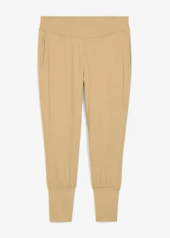 Pantalón capri de material suave