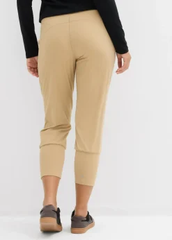 Pantalón capri de material suave