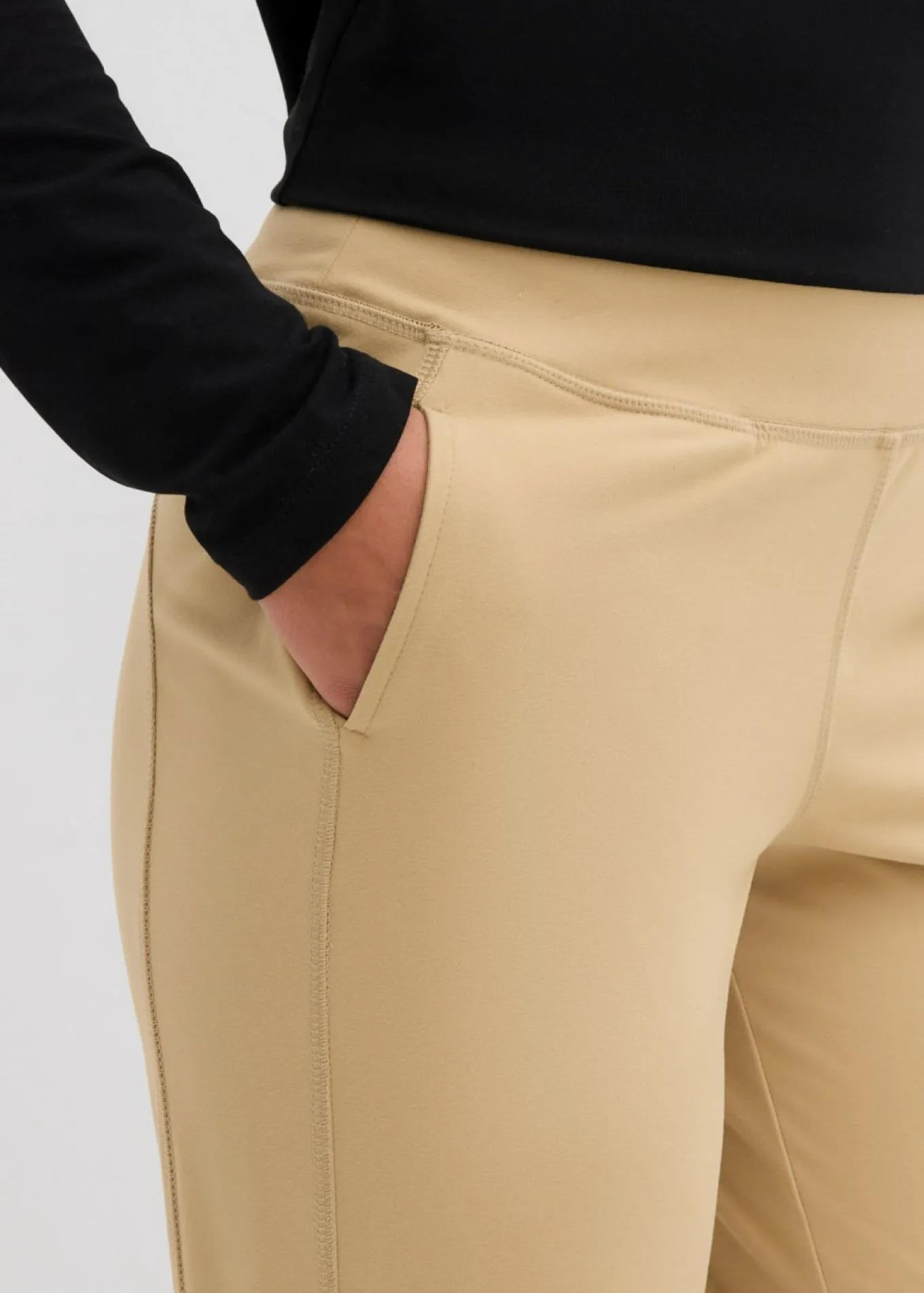 Pantalón capri de material suave