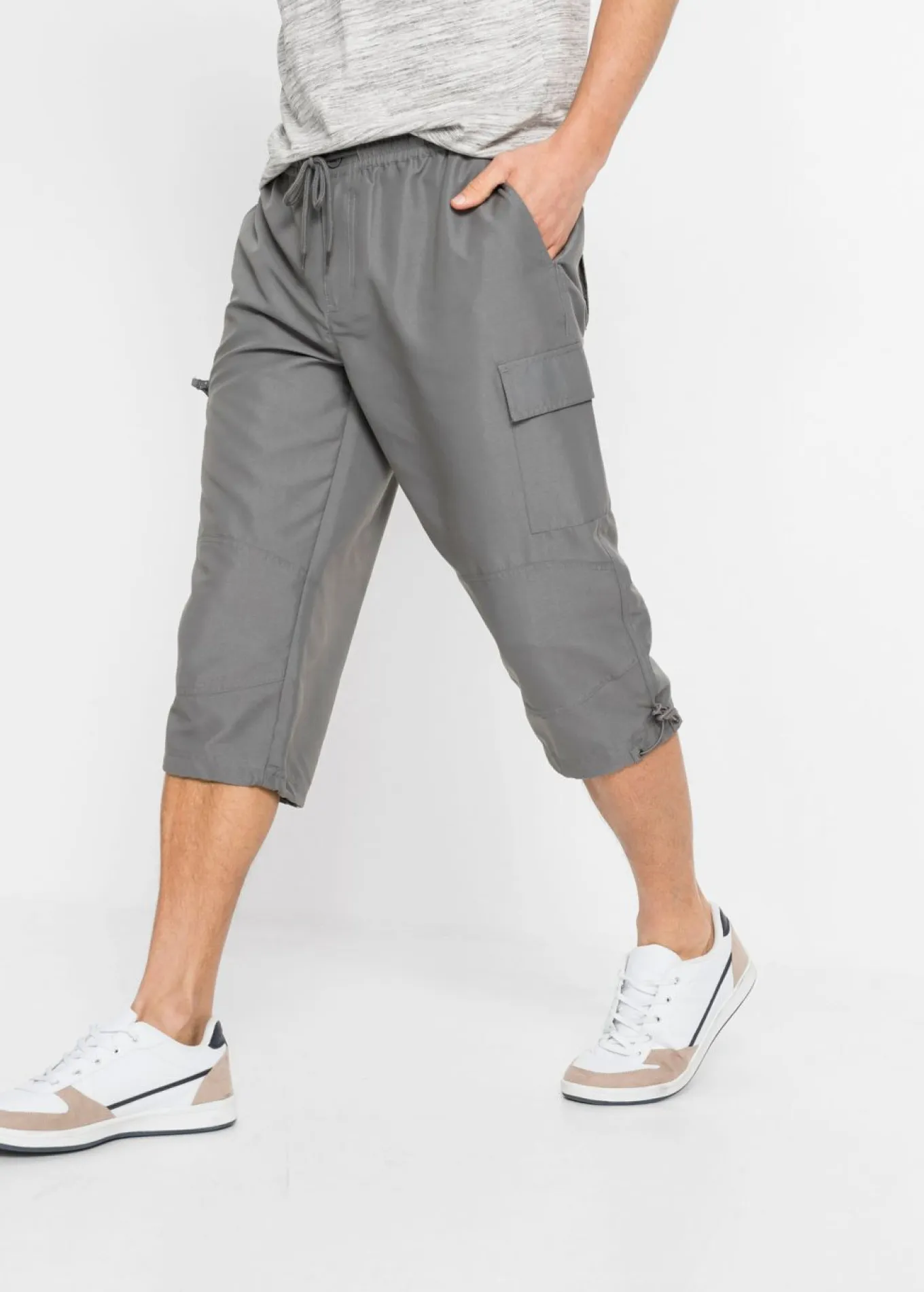 Pantalón capri de microfibra con corte regular