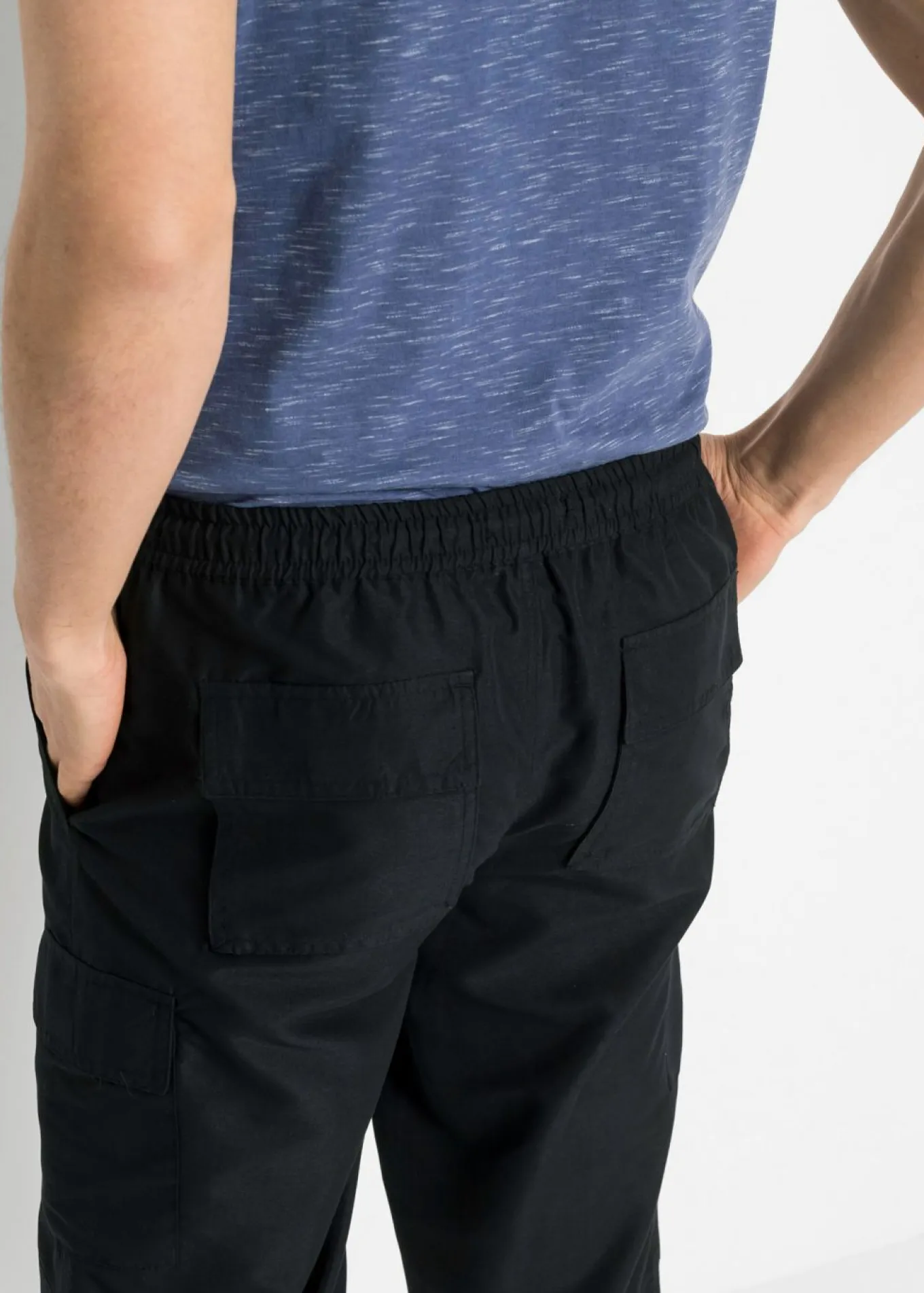 Pantalón capri de microfibra con corte regular