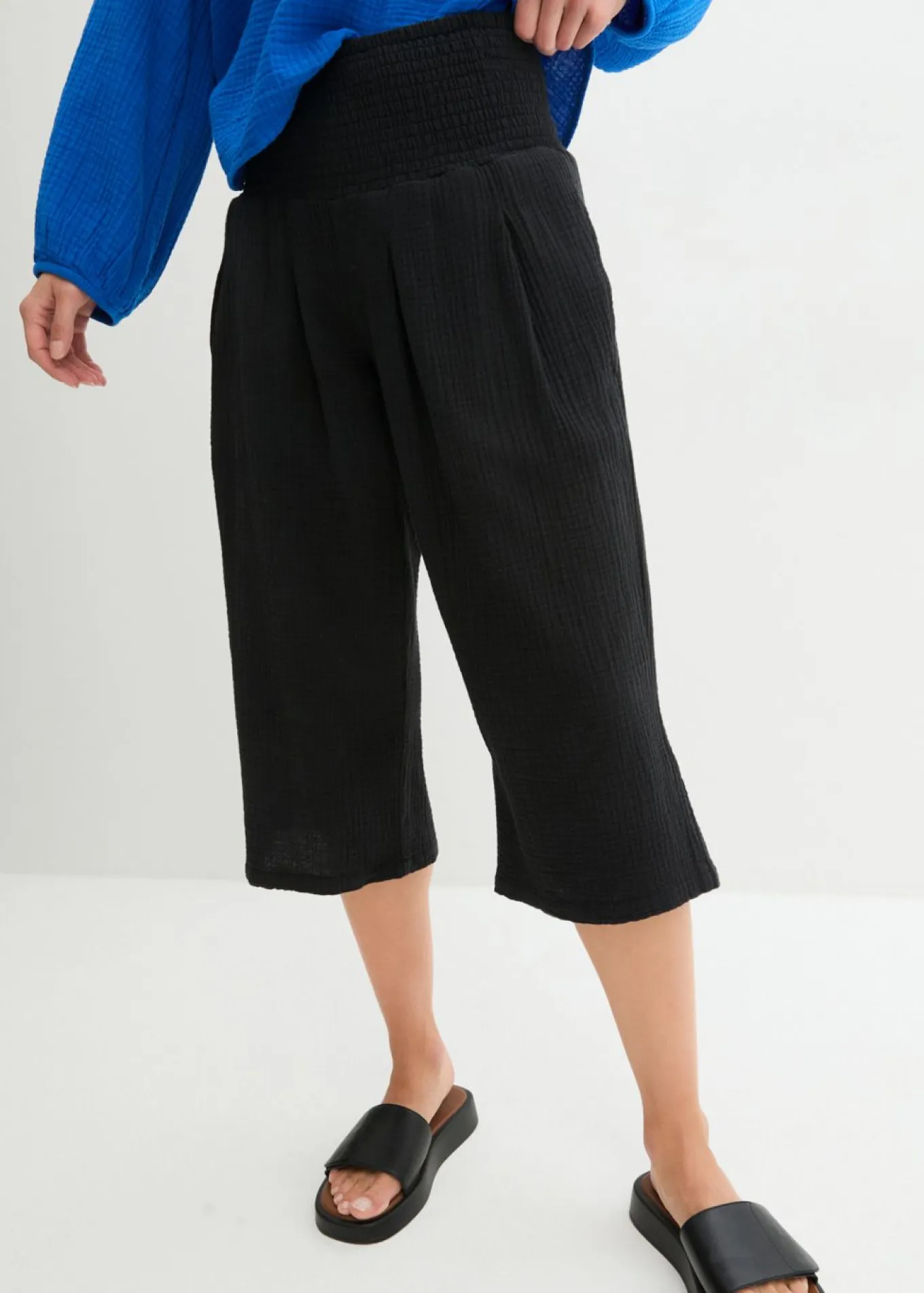 Pantalón capri de muselina suave