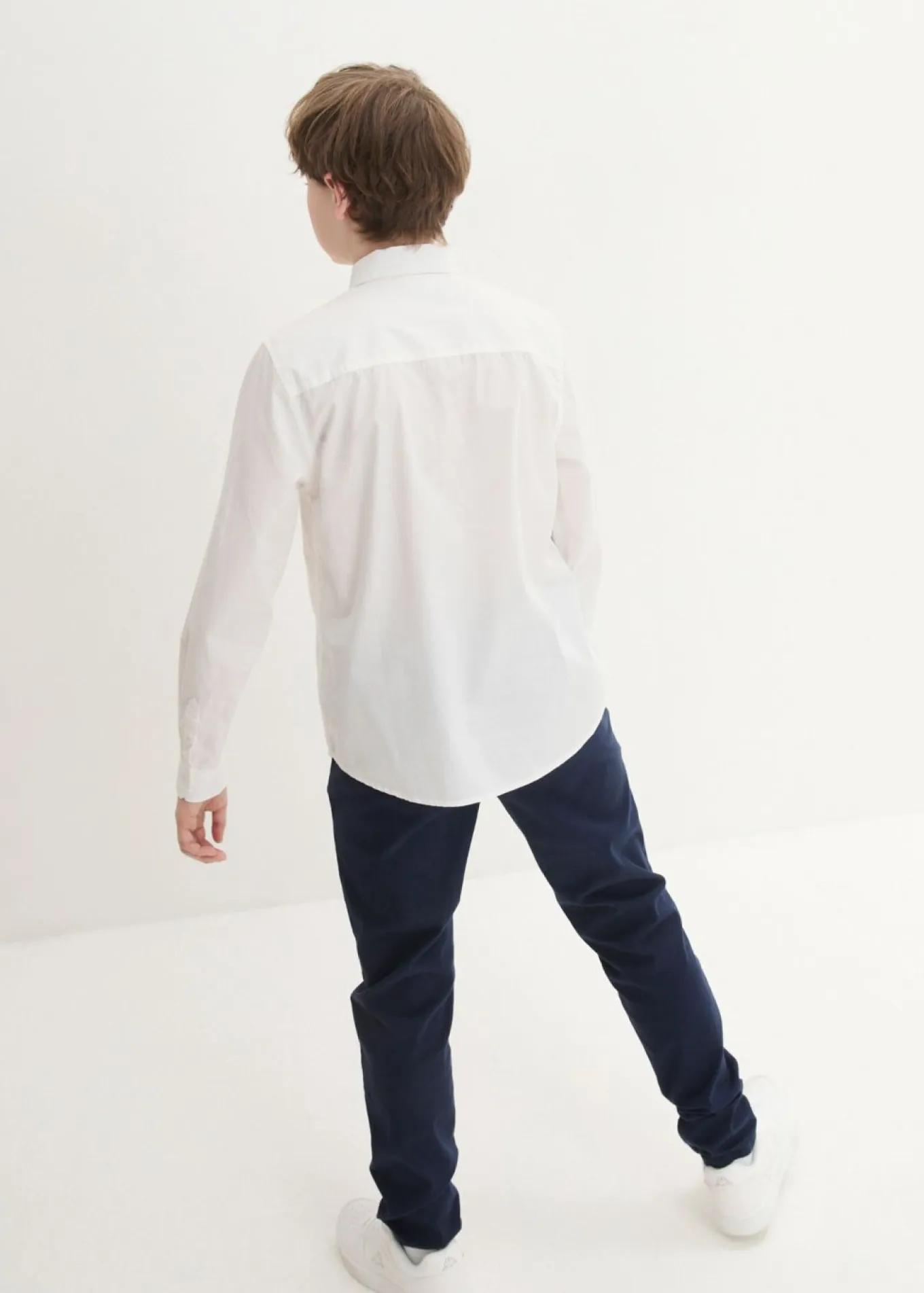 Pantalón chino, camisa de manga larga y corbata (conjunto de 3 piezas)