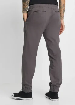 Pantalón chino elástico con corte recto y relajado
