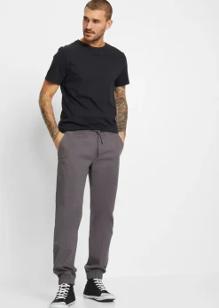 Pantalón chino elástico con corte recto y relajado