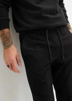 Pantalón chino elástico con corte recto y relajado