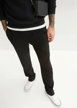 Pantalón chino elástico con corte recto y relajado