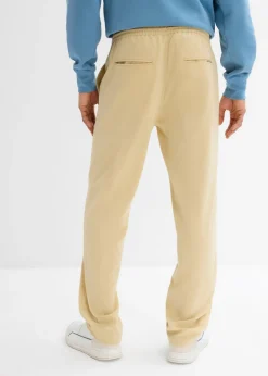 Pantalón chino elástico con corte recto y relajado