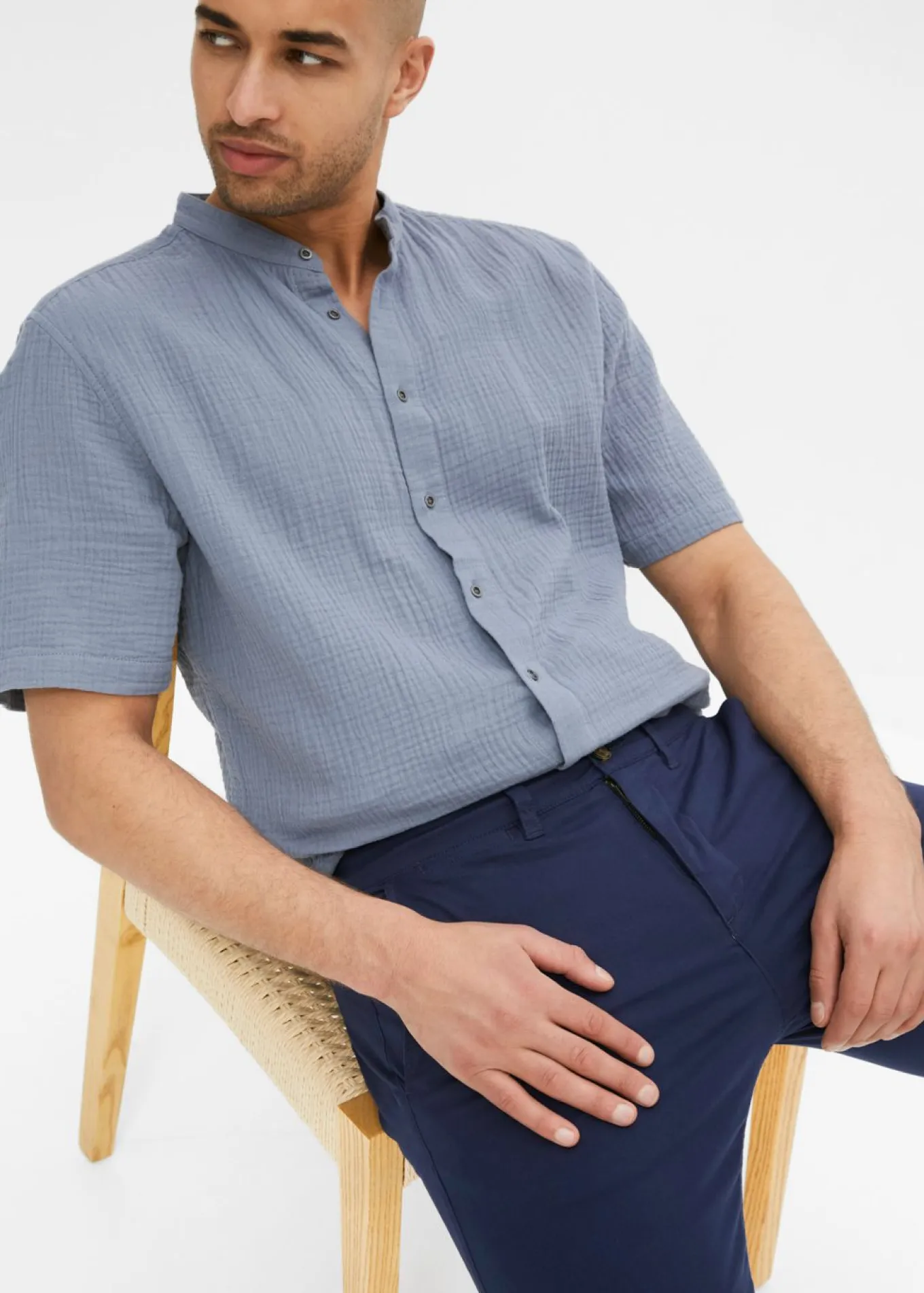 Pantalón chino elástico, regular fit, straight