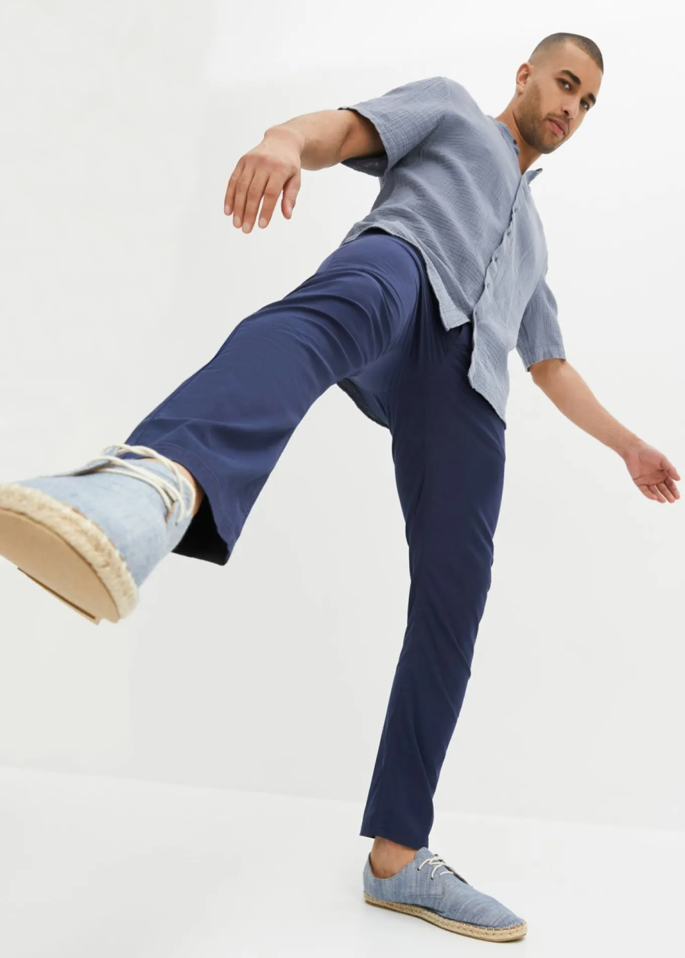Pantalón chino elástico, regular fit, straight