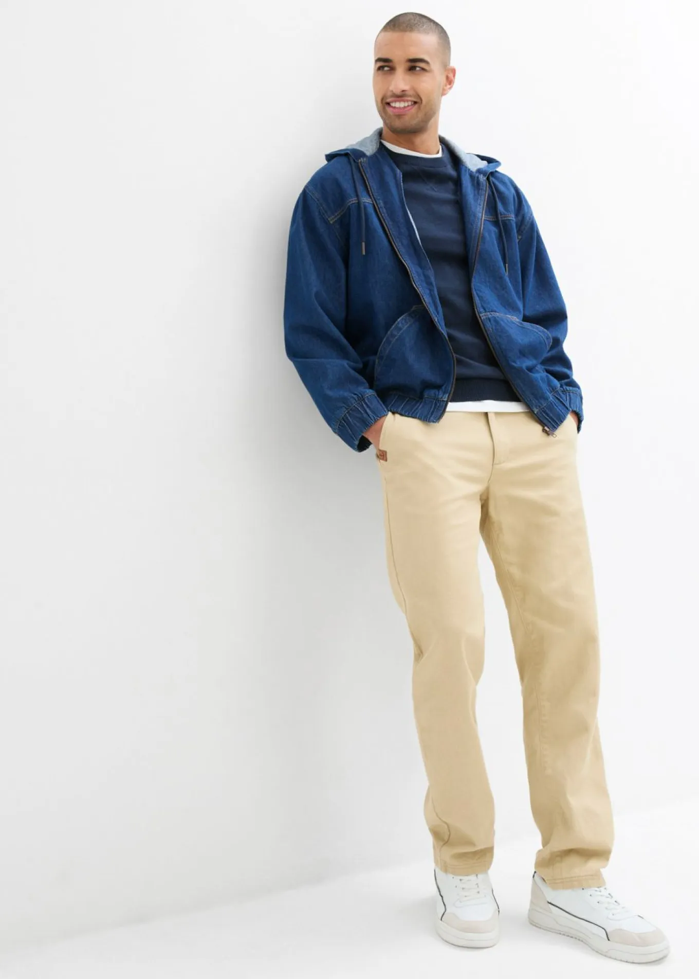 Pantalón chino, relaxed fit, de algodón puro, straight