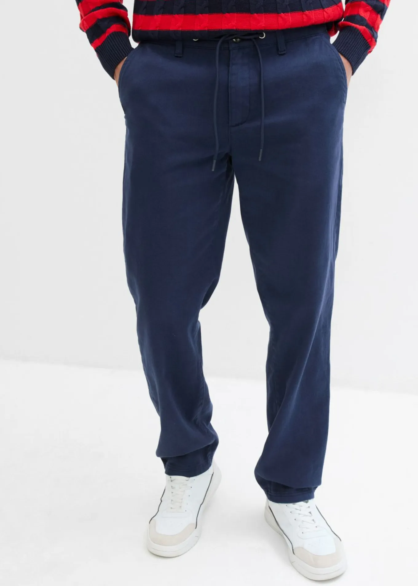 Pantalón chino, relaxed fit, de algodón puro, straight