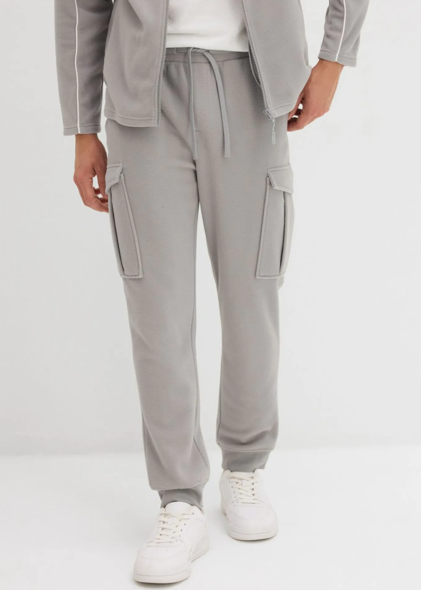 Pantalón cálido tipo cargo de felpa con corte regular