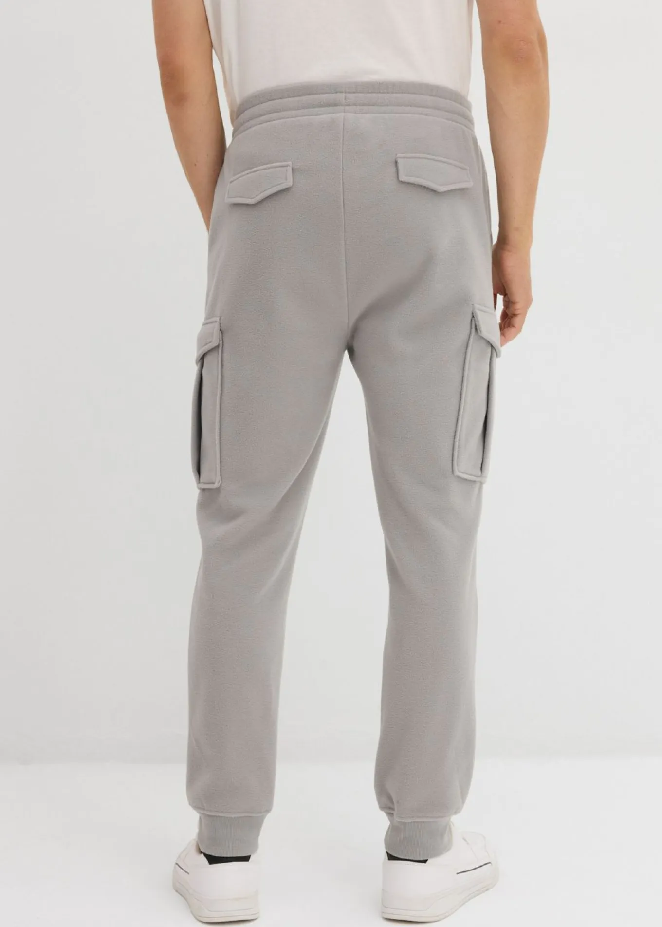 Pantalón cálido tipo cargo de felpa con corte regular