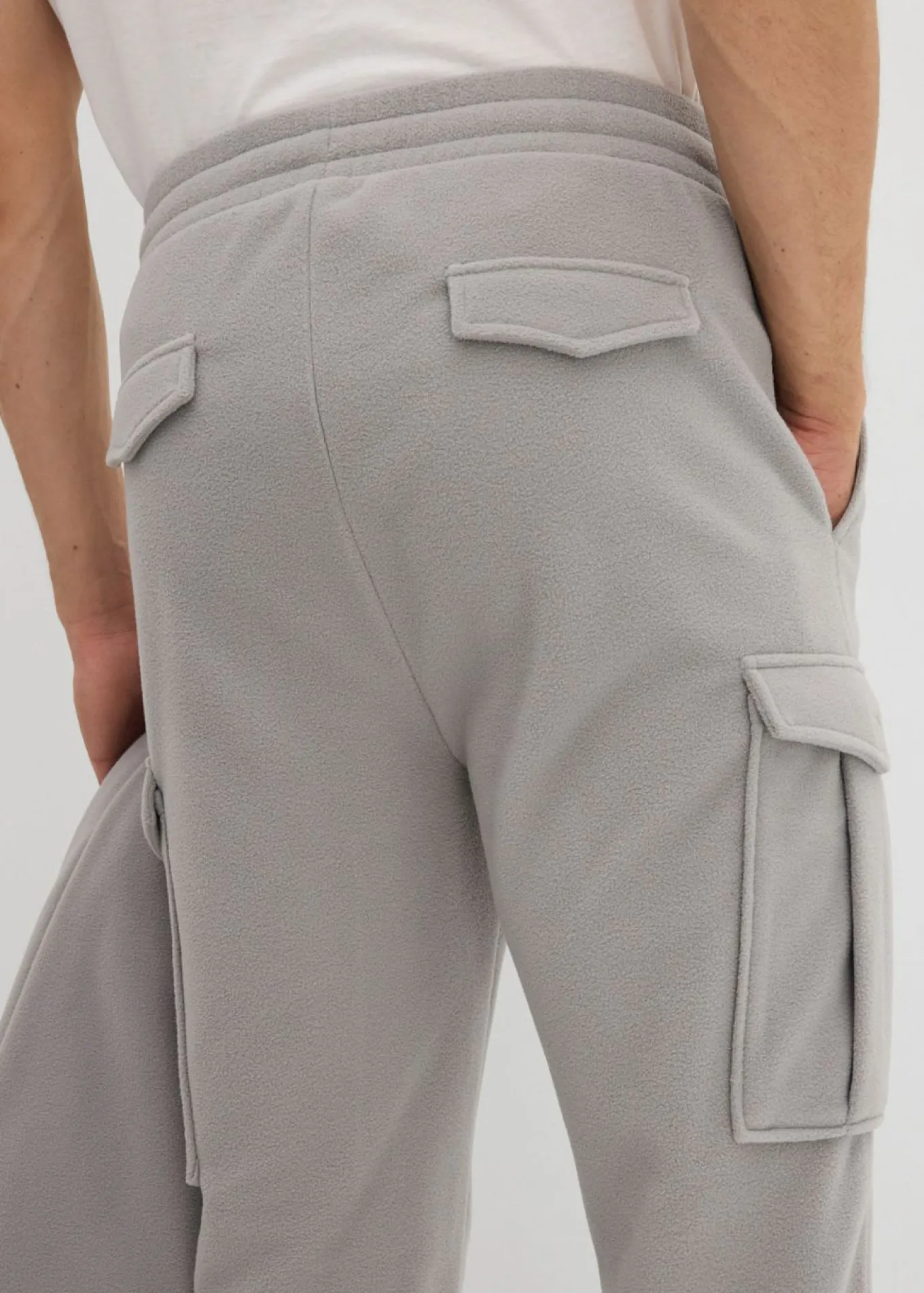 Pantalón cálido tipo cargo de felpa con corte regular