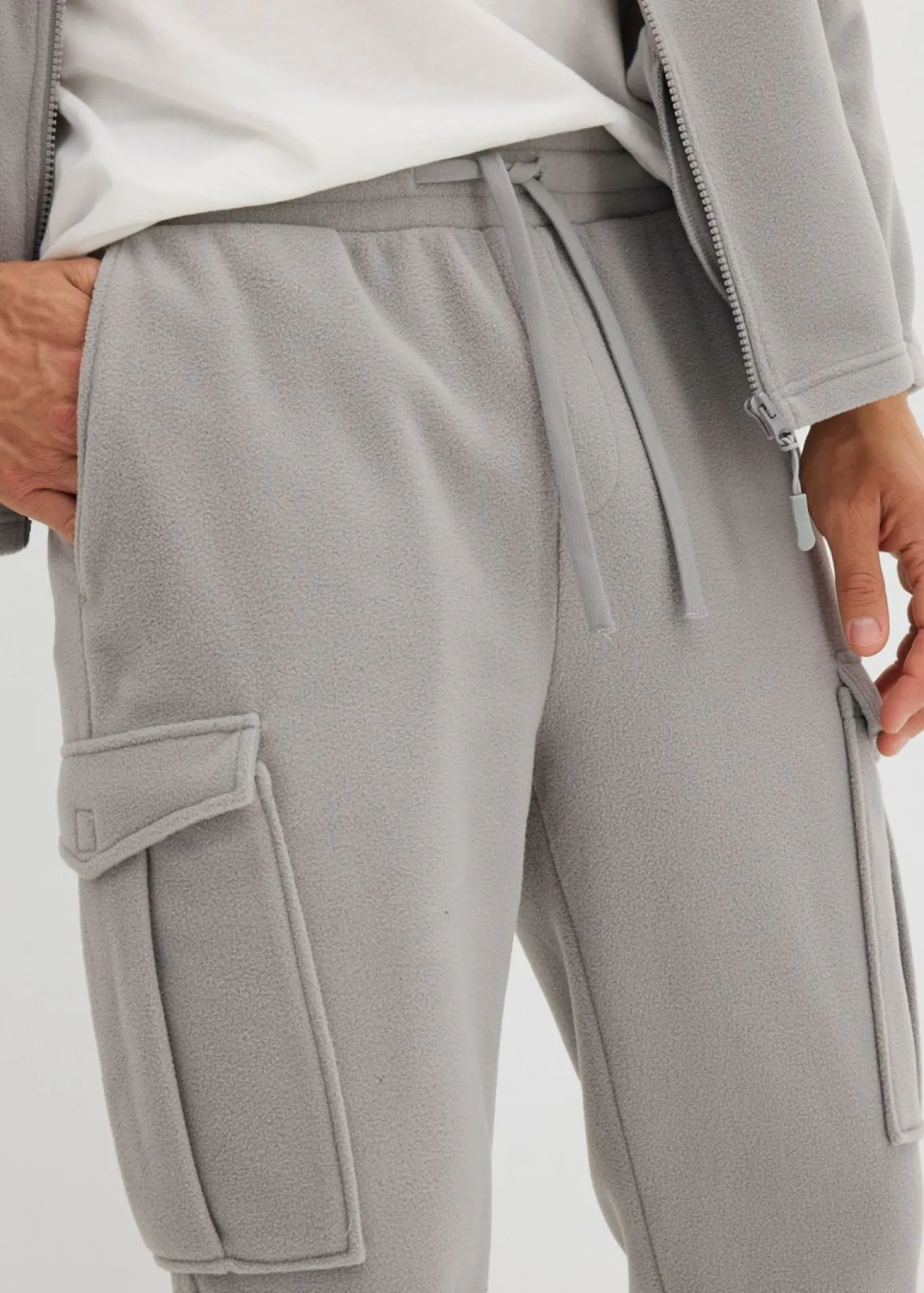 Pantalón cálido tipo cargo de felpa con corte regular