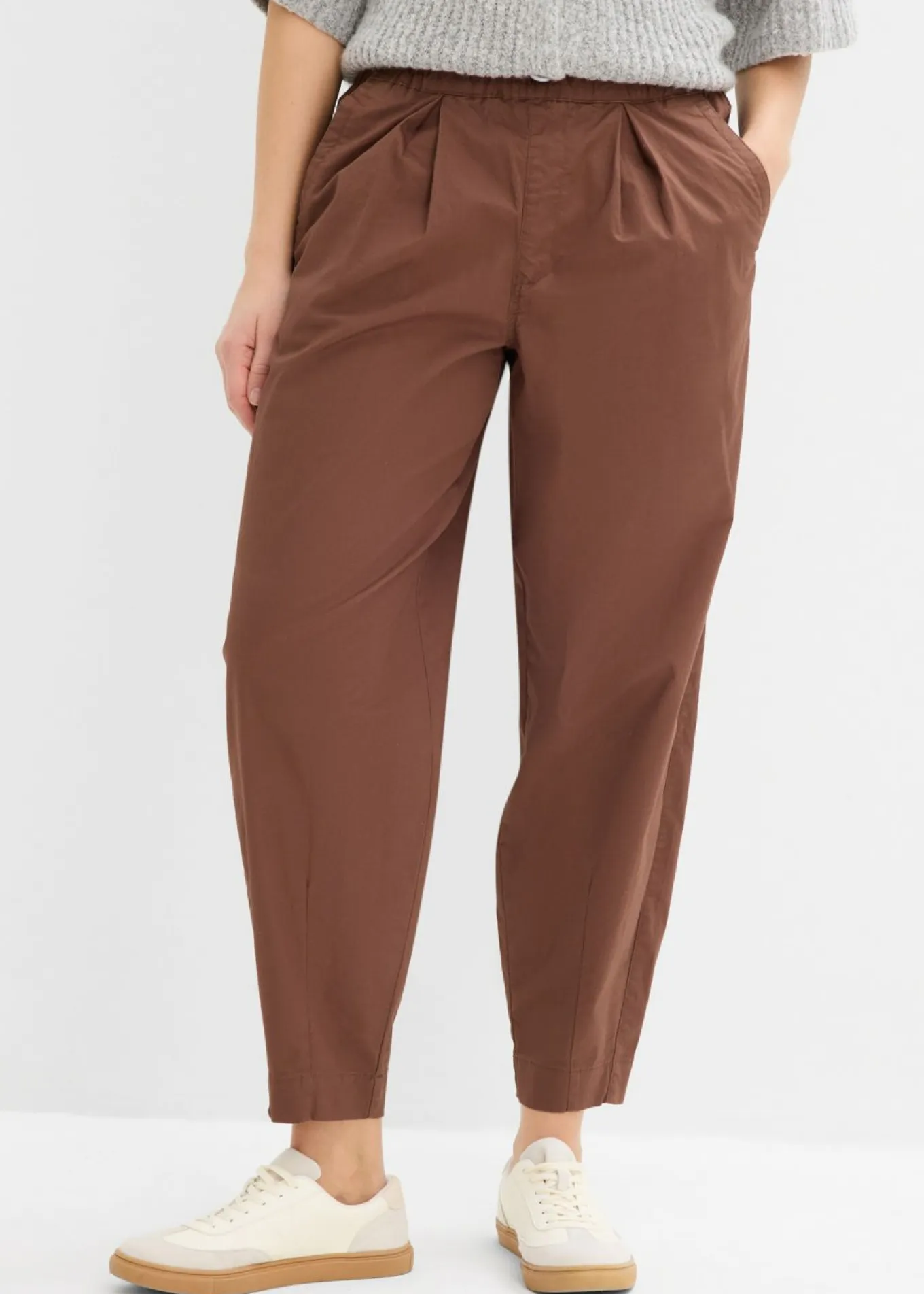 Pantalón con corte barrel y cintura cómoda