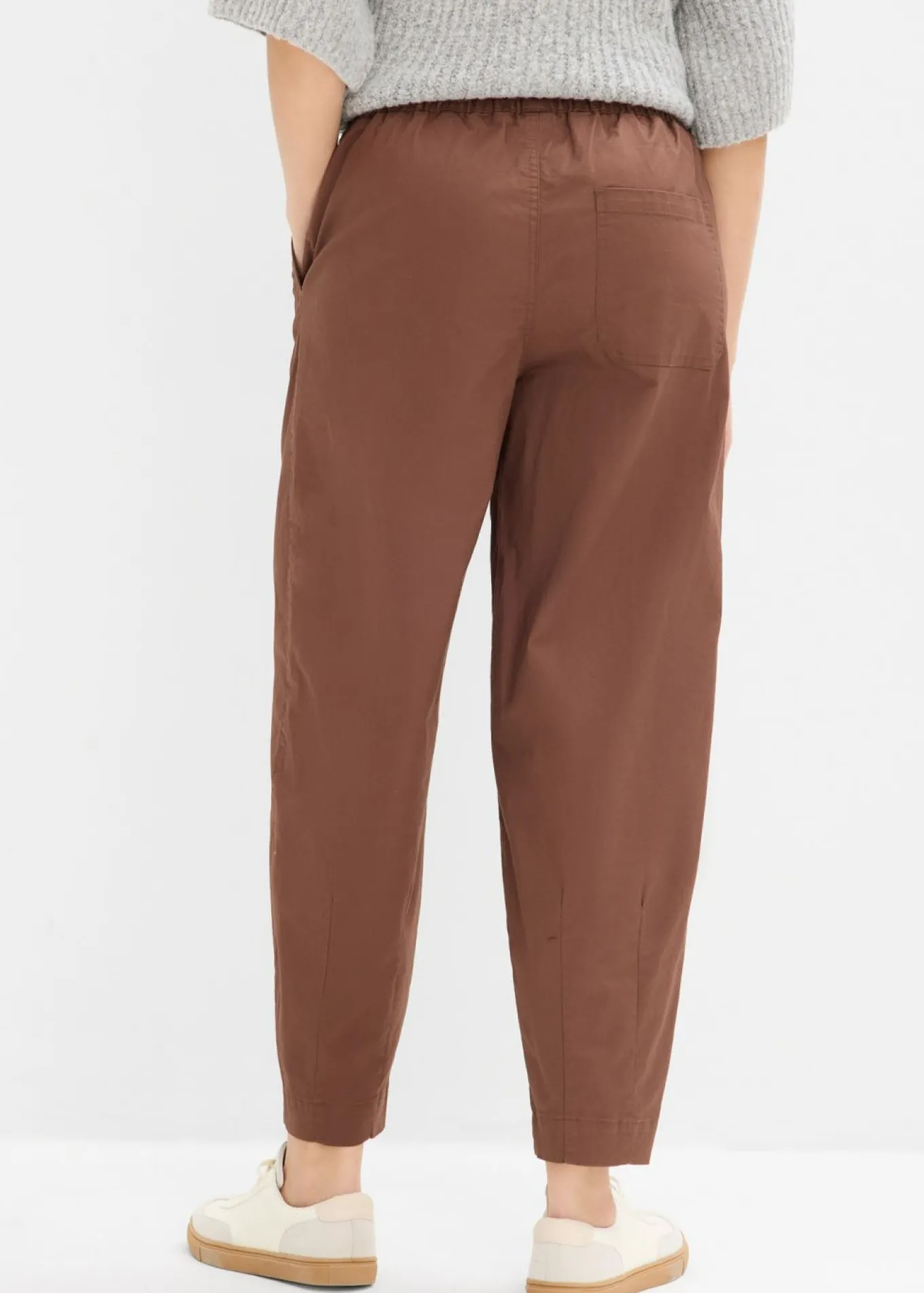 Pantalón con corte barrel y cintura cómoda