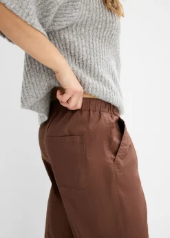 Pantalón con corte barrel y cintura cómoda
