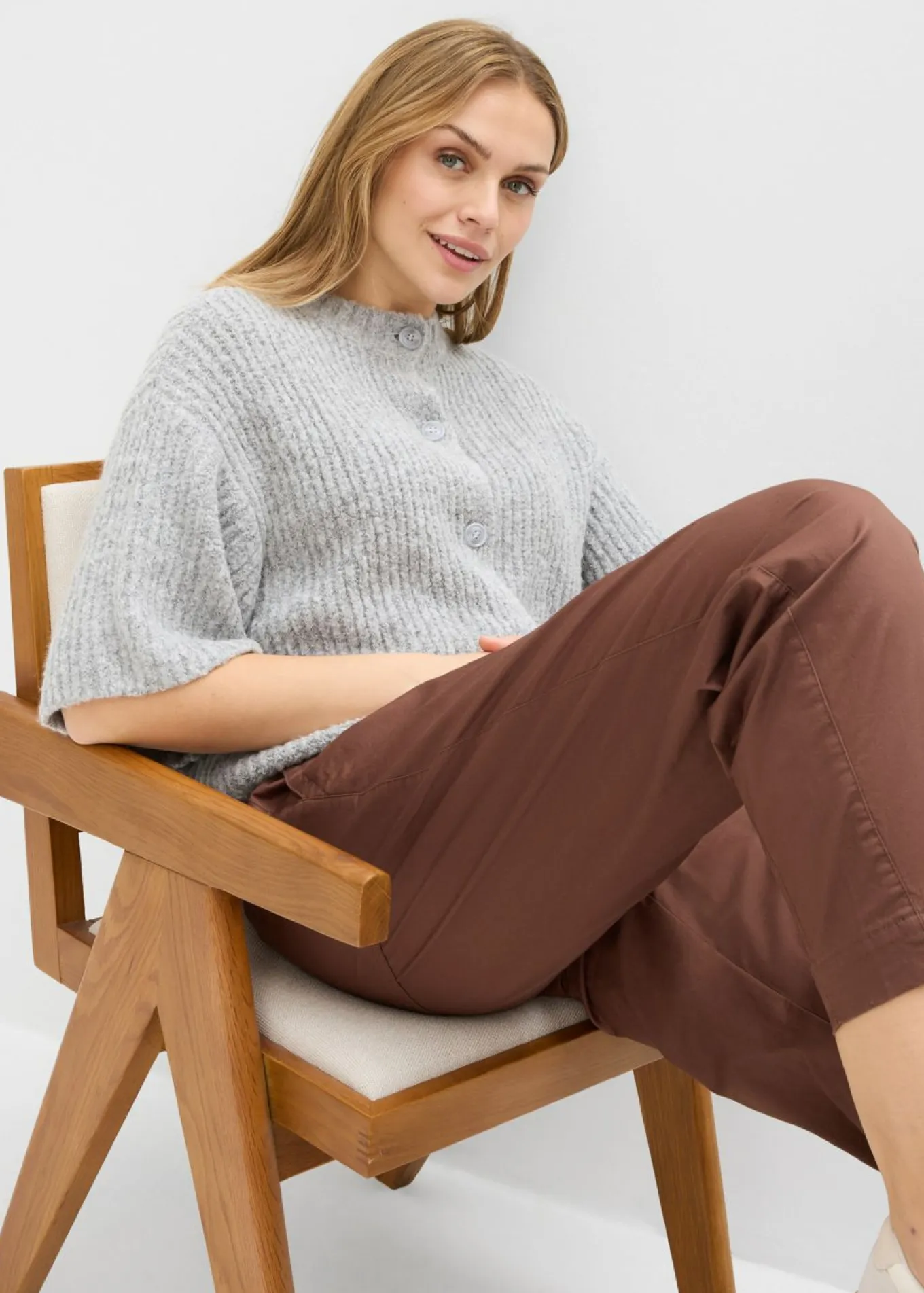 Pantalón con corte barrel y cintura cómoda