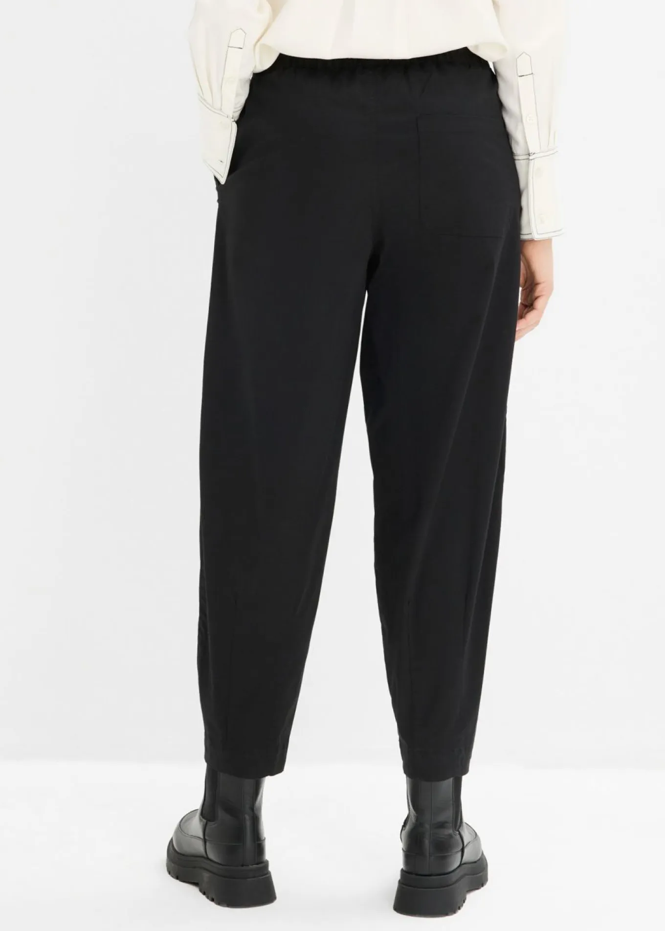 Pantalón con corte barrel y cintura cómoda