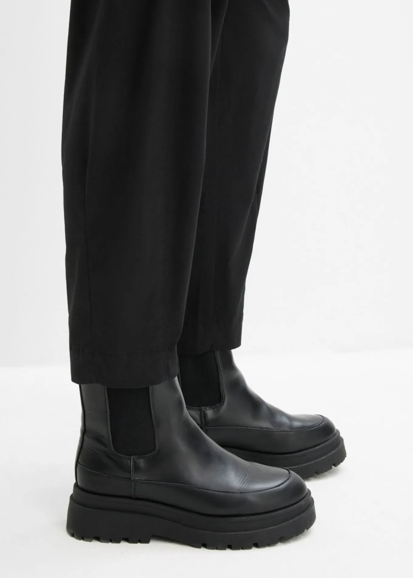 Pantalón con corte barrel y cintura cómoda