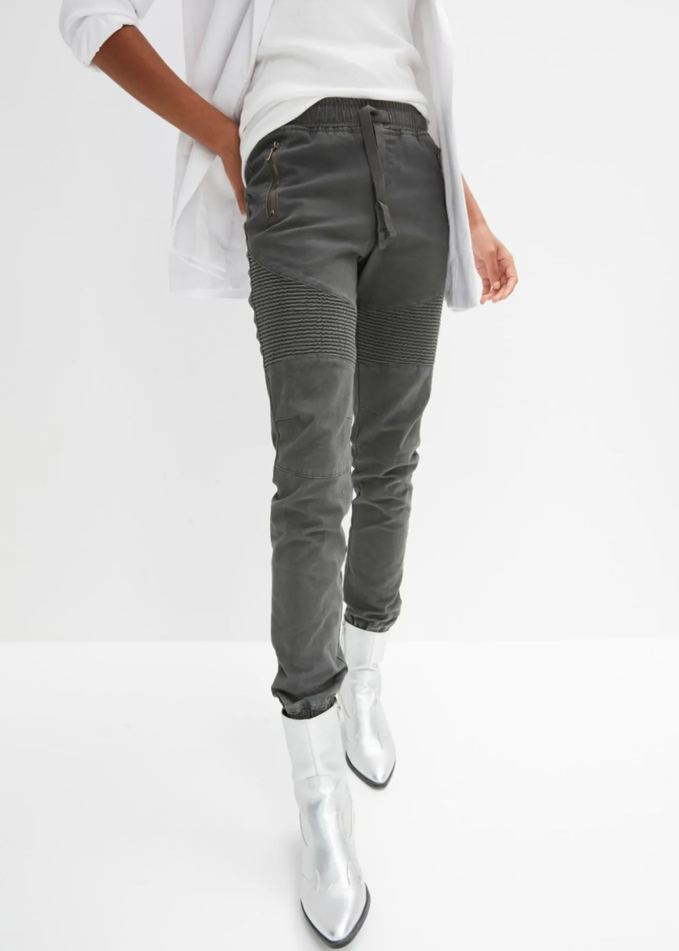 Pantalón con detalles biker