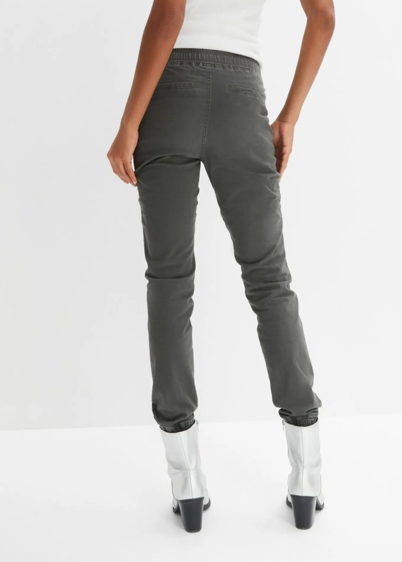 Pantalón con detalles biker