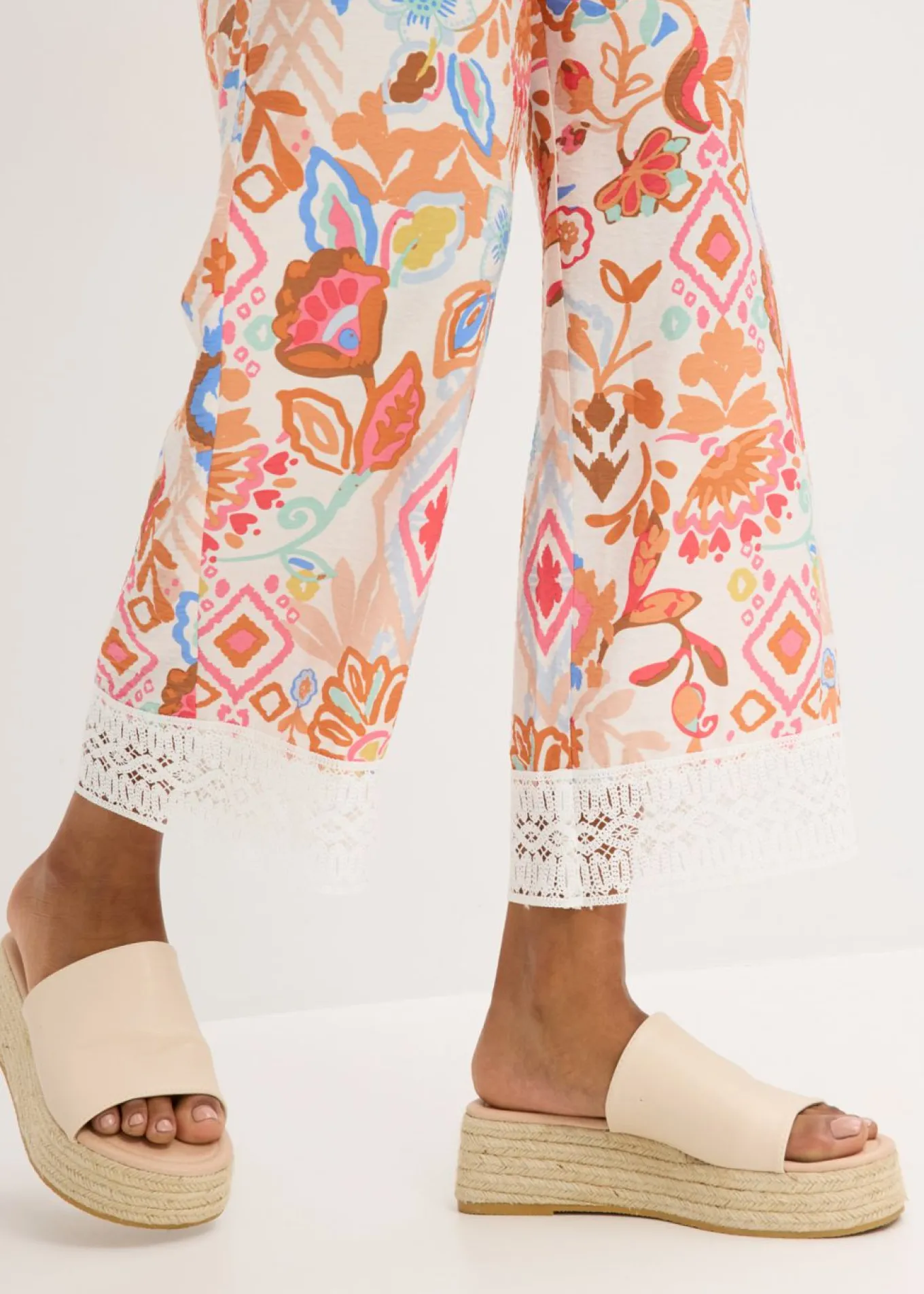 Pantalón con encaje