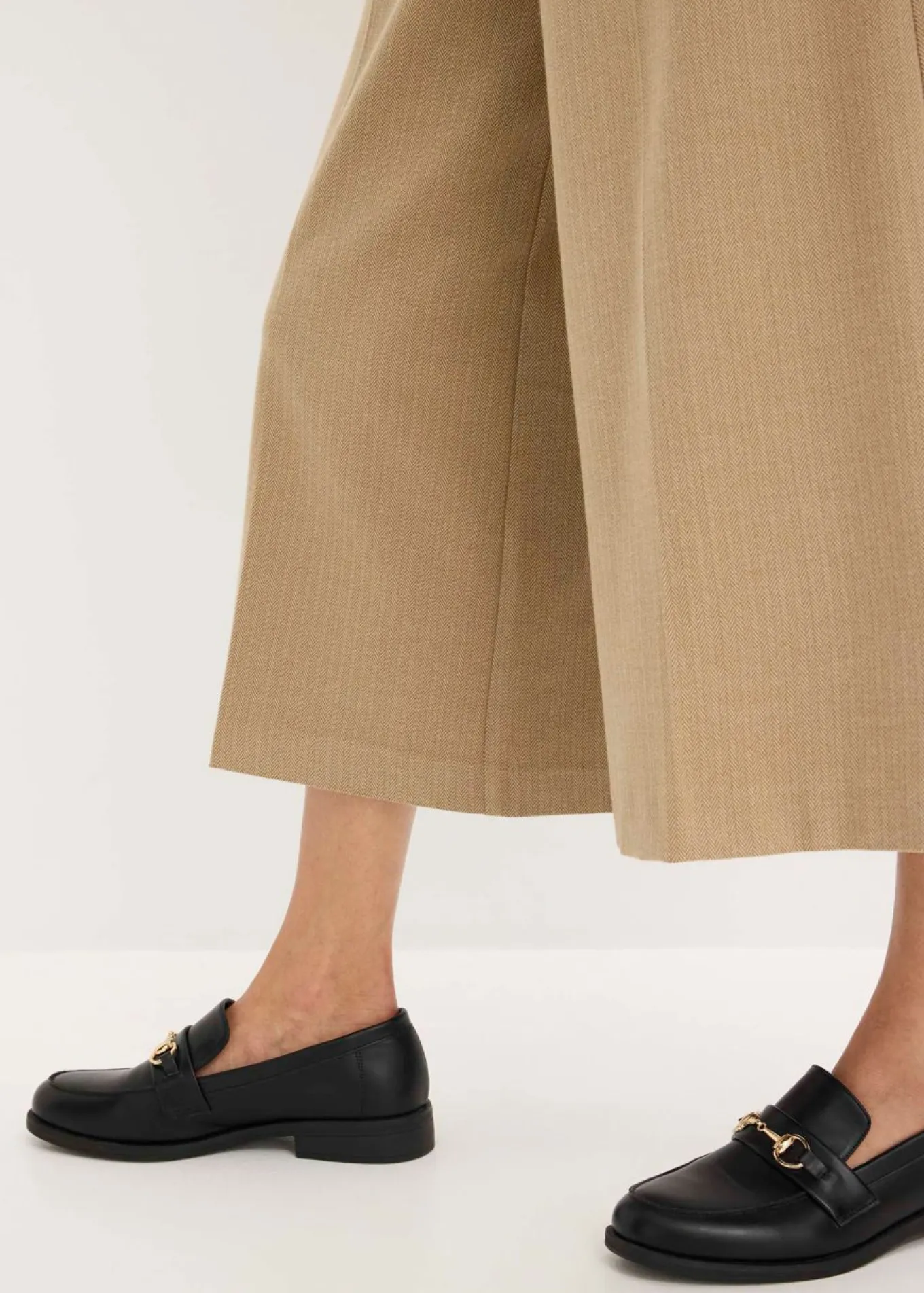 Pantalón con espiga en aspecto de lana