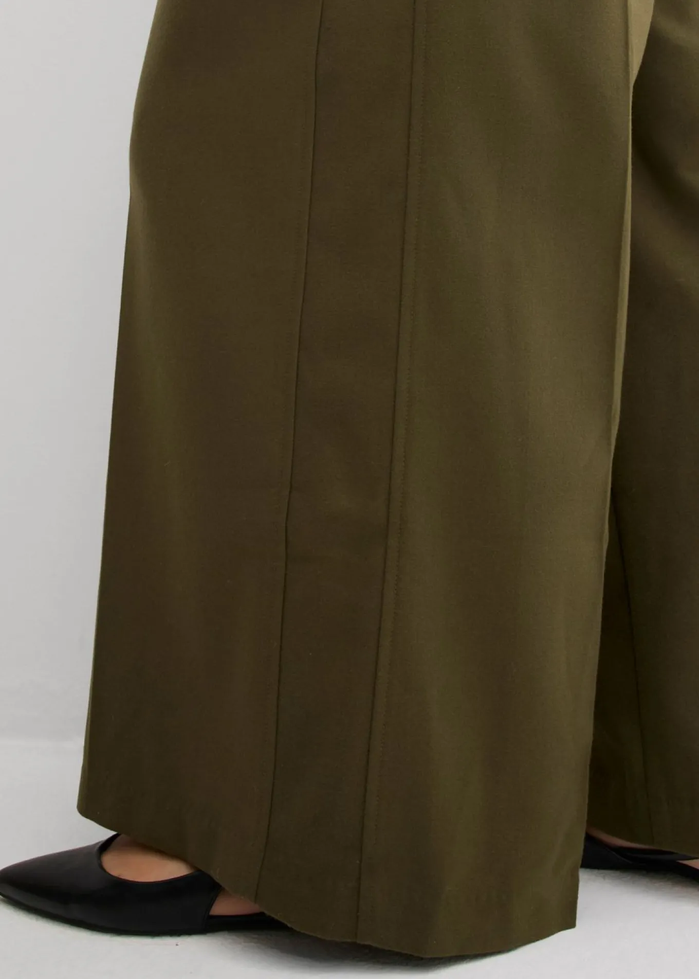 Pantalón con hebilla lateral de mezcla de viscosa