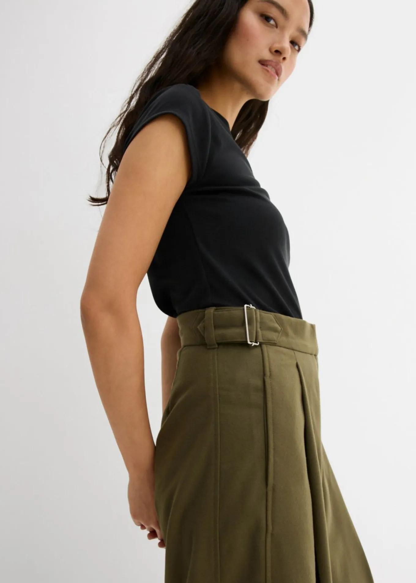 Pantalón con hebilla lateral de mezcla de viscosa