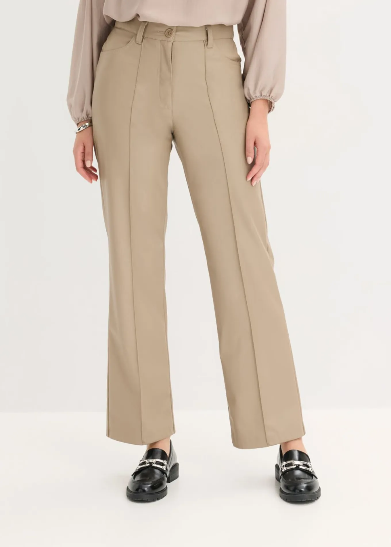 Pantalón con pernera recta de piel sintética con ribete