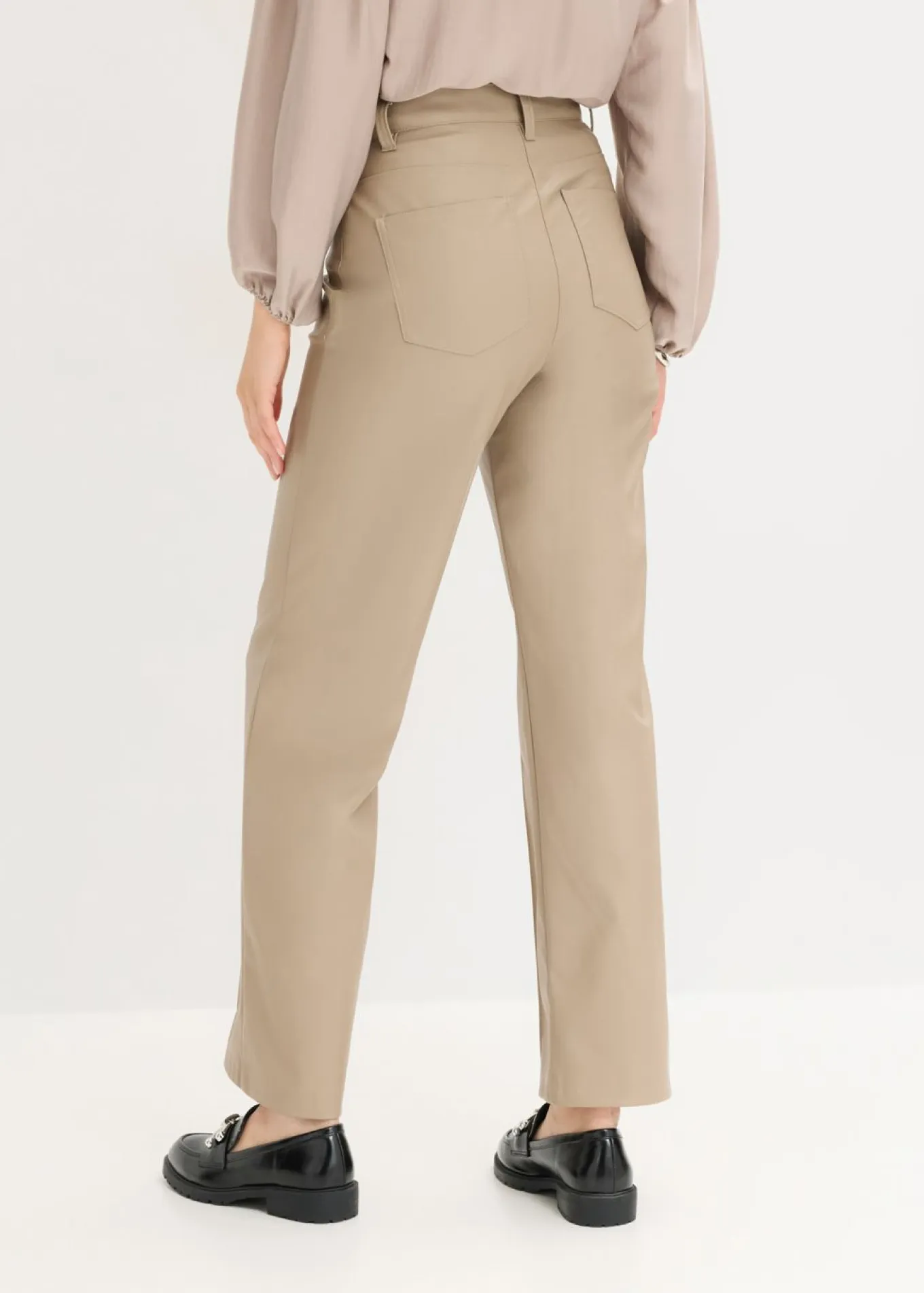 Pantalón con pernera recta de piel sintética con ribete