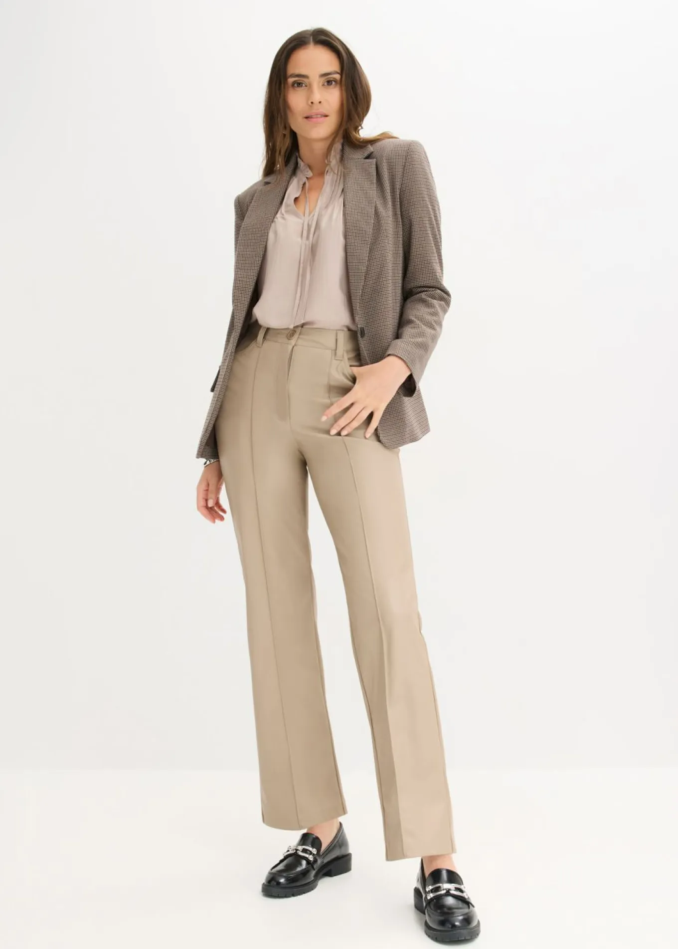 Pantalón con pernera recta de piel sintética con ribete