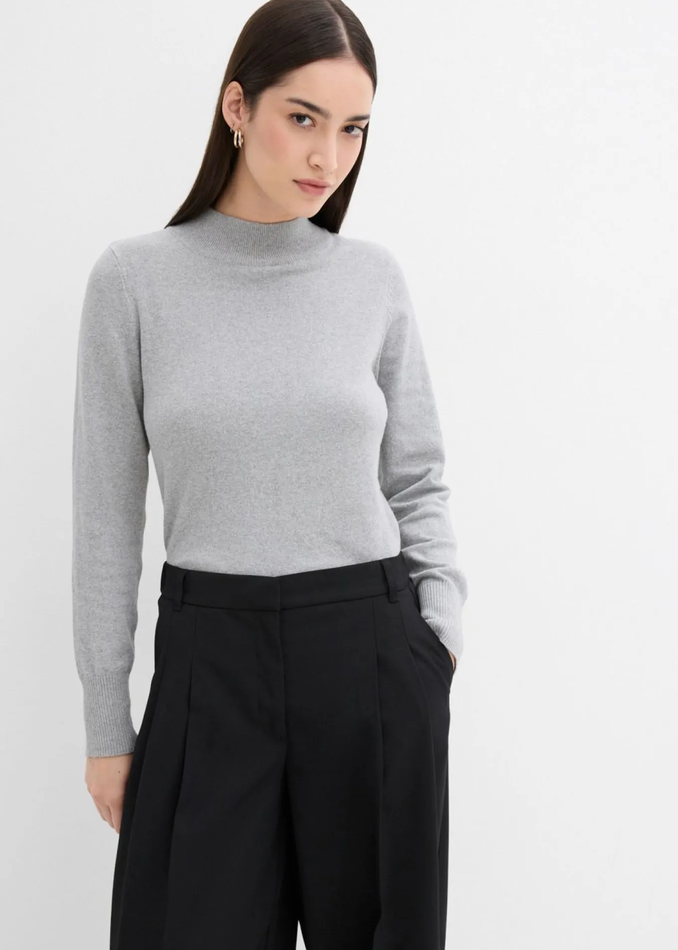 Pantalón con pinzas, cinturilla cómoda y abertura