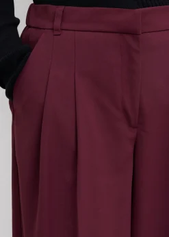 Pantalón con pinzas, cinturilla cómoda y abertura