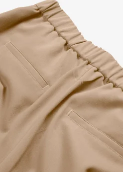Pantalón con pinzas y cinturilla cómoda