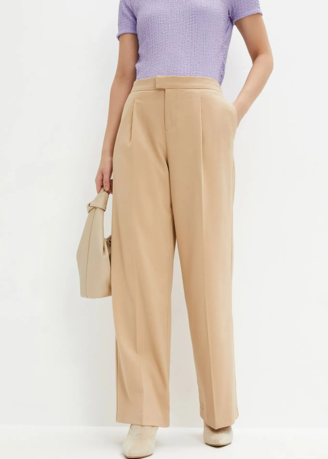 Pantalón con pinzas y cinturilla cómoda