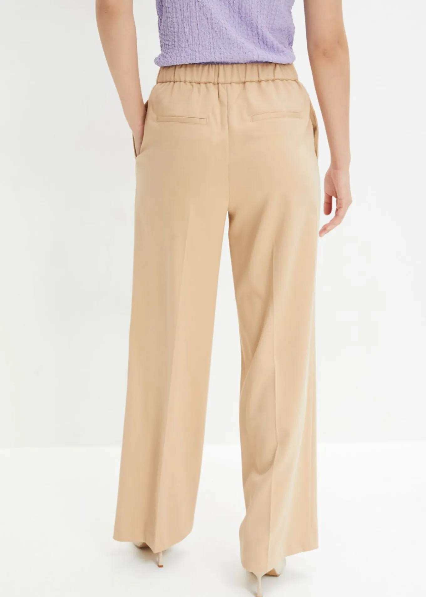 Pantalón con pinzas y cinturilla cómoda