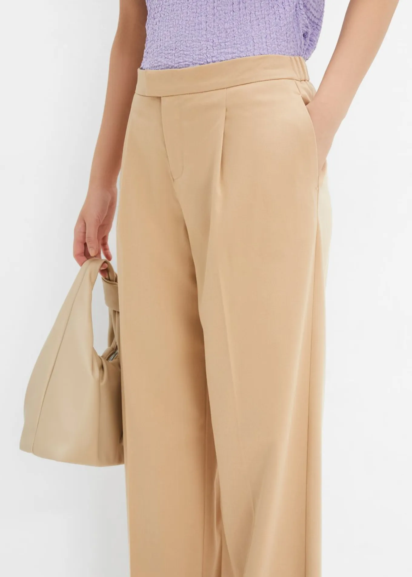 Pantalón con pinzas y cinturilla cómoda