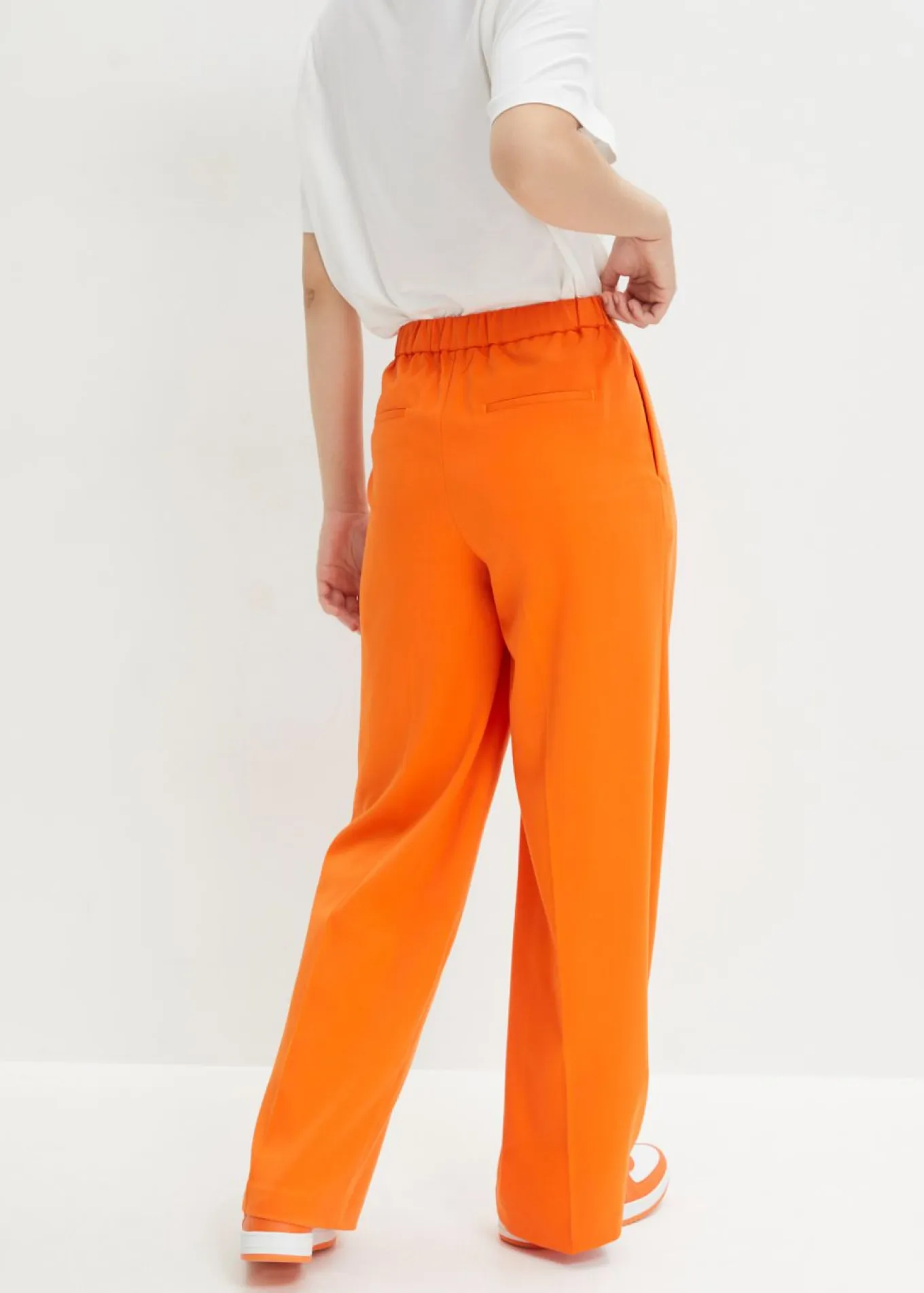 Pantalón con pinzas y cinturilla cómoda