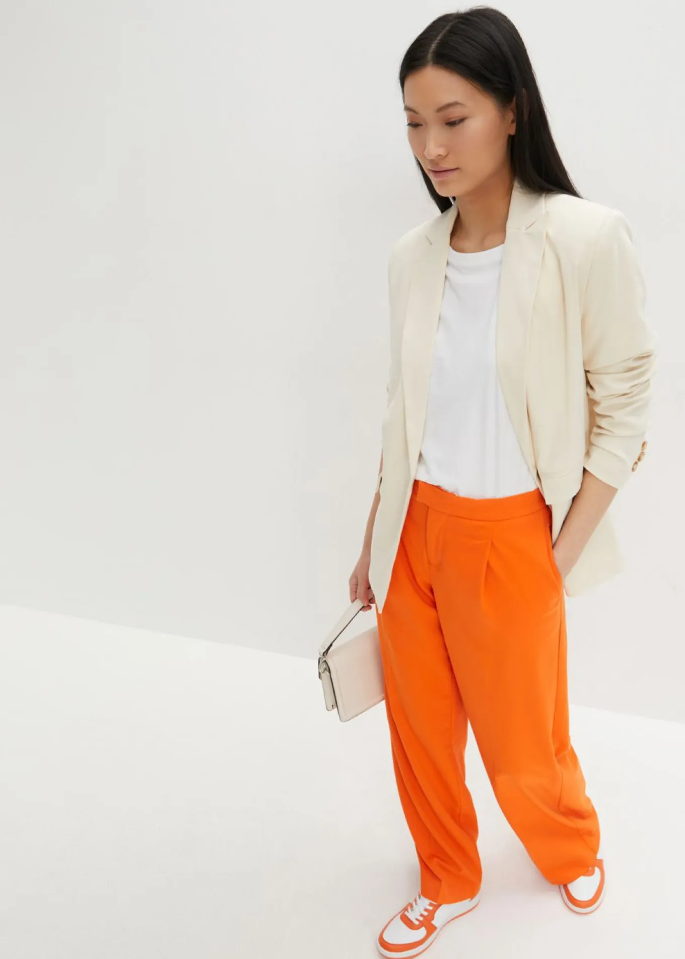 Pantalón con pinzas y cinturilla cómoda